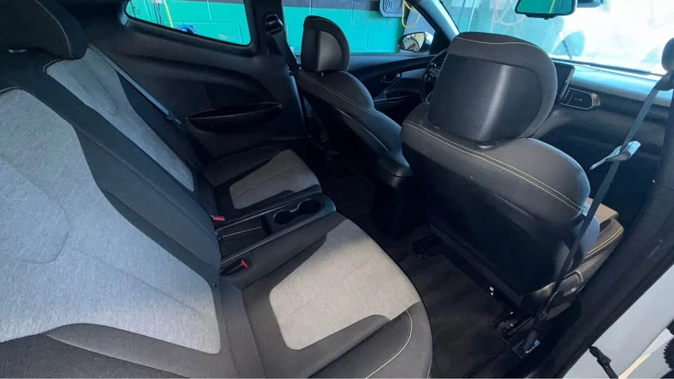 2018 Hyundai Veloster - Image 8 of 11