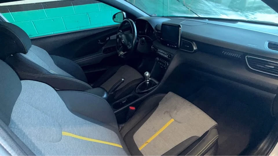 2018 Hyundai Veloster - Image 5 of 11