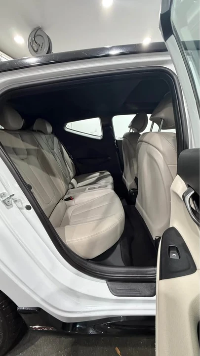 2018 Hyundai Veloster - Image 8 of 14