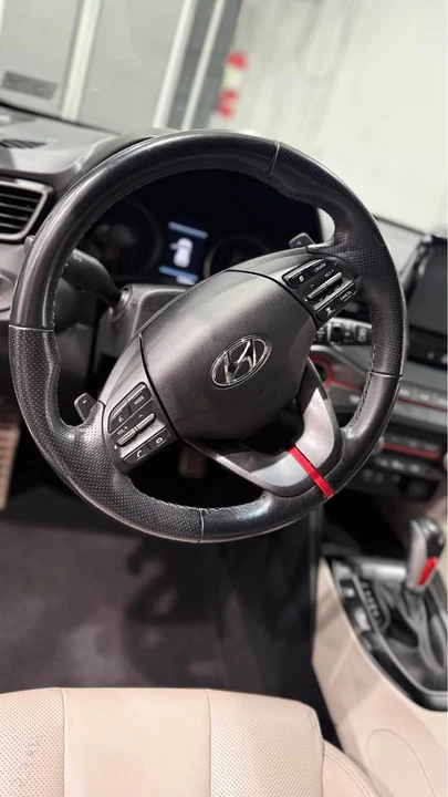 2018 Hyundai Veloster - Image 13 of 14