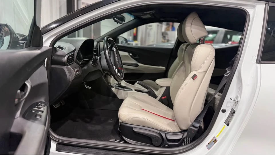 2018 Hyundai Veloster - Image 12 of 14