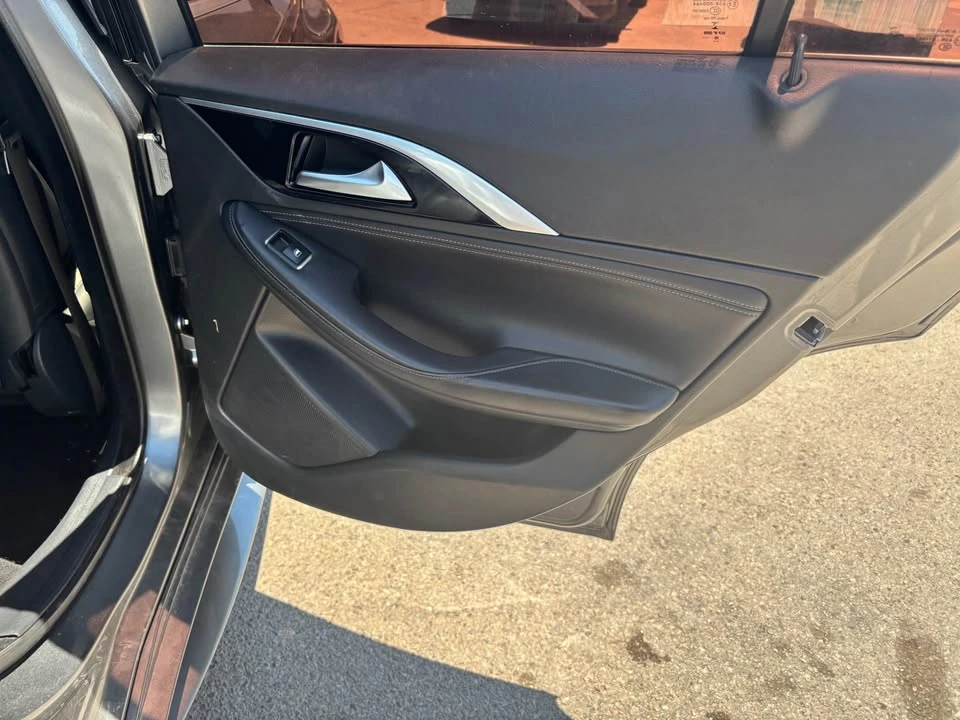 2018 Infiniti QX30 - Image 17 of 18
