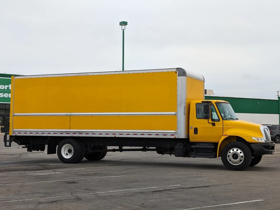 2018 International 4300 - Image 2 of 12