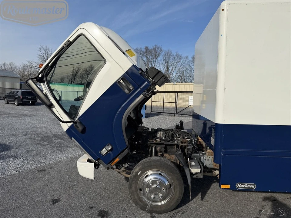 2018 Isuzu Elf - Image 3 of 12