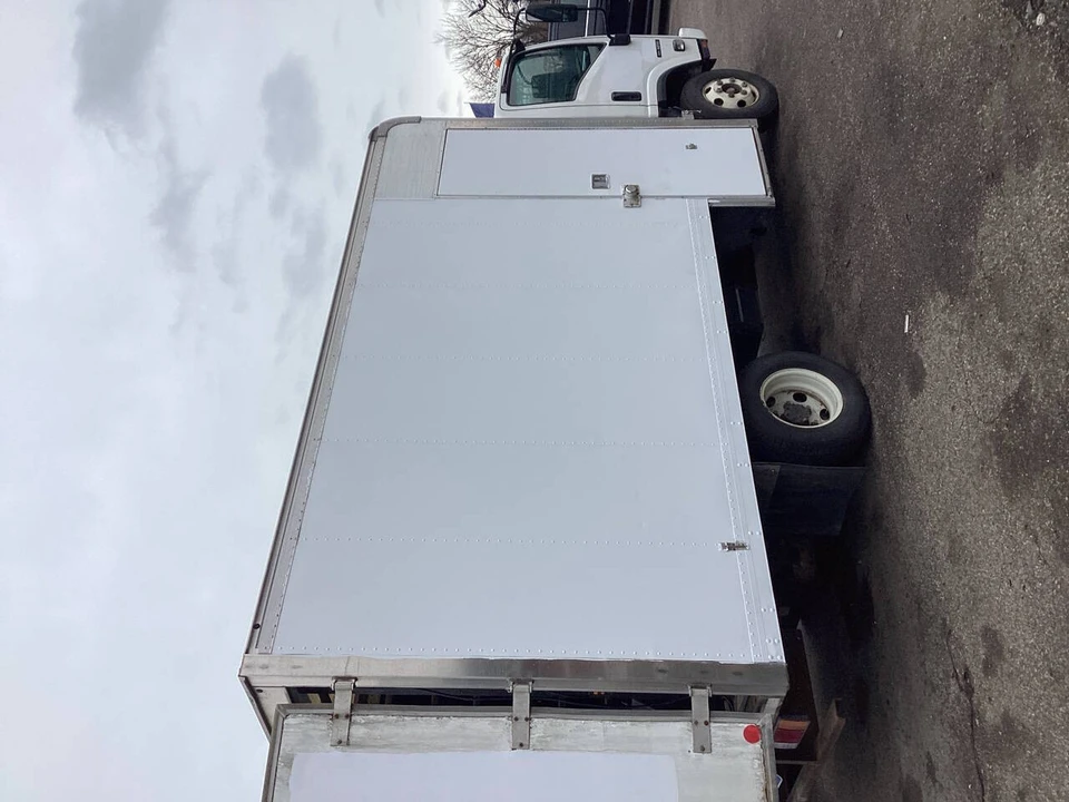 2018 Isuzu Elf - Image 19 of 29