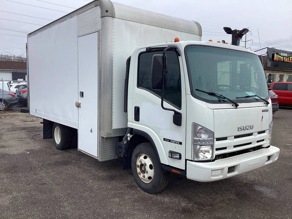 2018 Isuzu Elf - Image 25 of 29