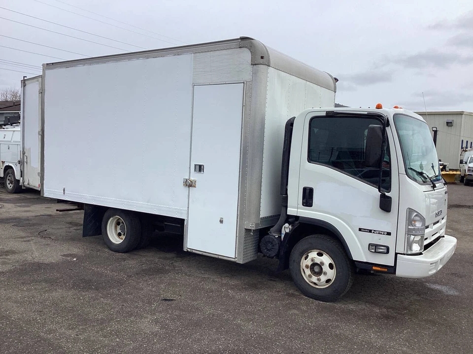 2018 Isuzu Elf - Image 21 of 29