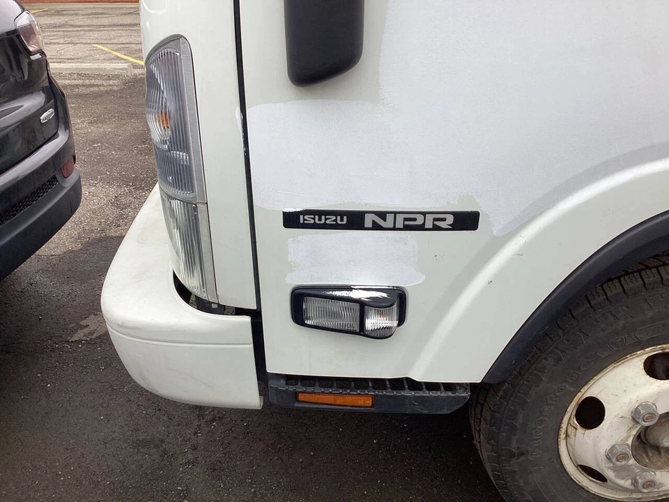 2018 Isuzu Elf - Image 11 of 29