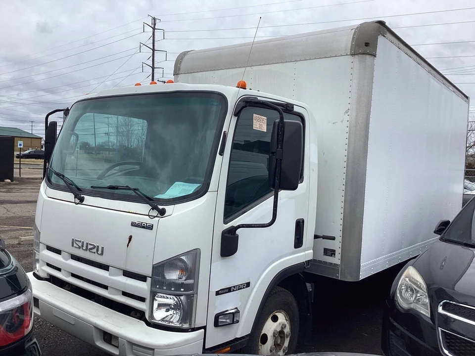 2018 Isuzu Elf - Image 12 of 21