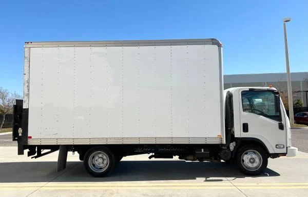 2018 Isuzu Elf - Image 2 of 7