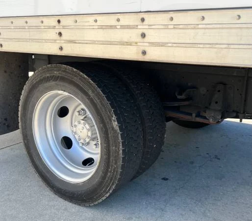 2018 Isuzu Elf - Image 5 of 7
