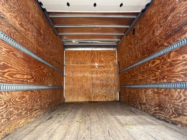 2018 Isuzu Elf - Image 6 of 7