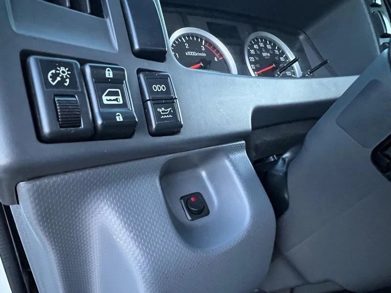 2018 Isuzu Elf - Image 17 of 21