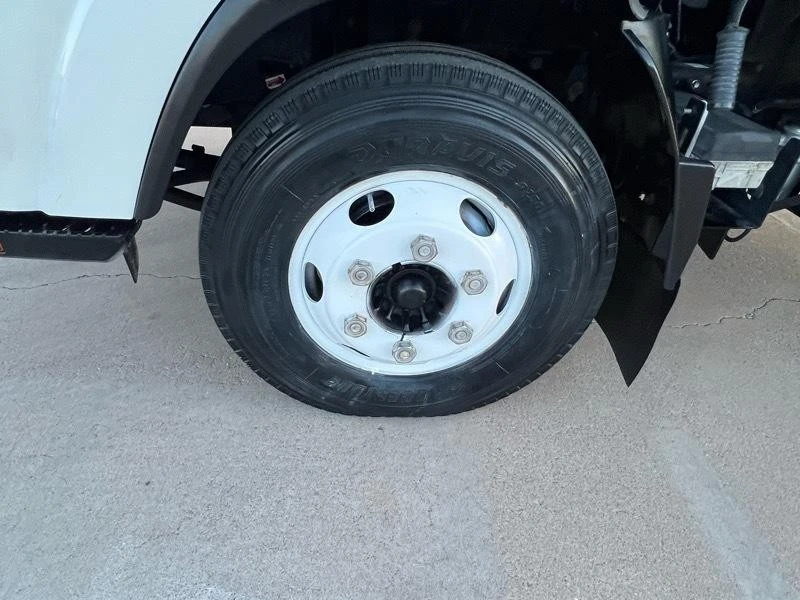 2018 Isuzu Elf - Image 14 of 21