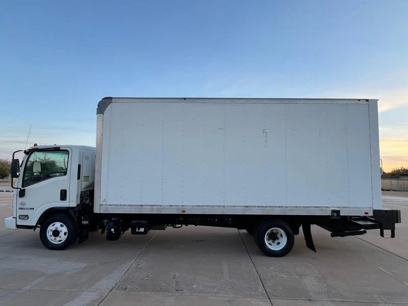 2018 Isuzu Elf - Image 6 of 21