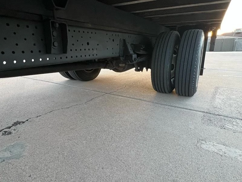 2018 Isuzu Elf - Image 12 of 21