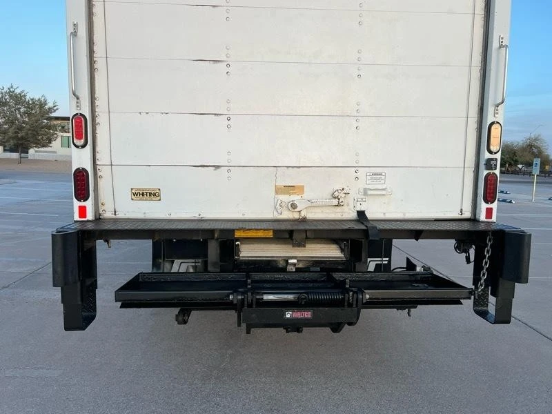 2018 Isuzu Elf - Image 4 of 21