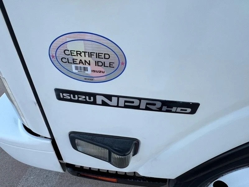 2018 Isuzu Elf - Image 10 of 21