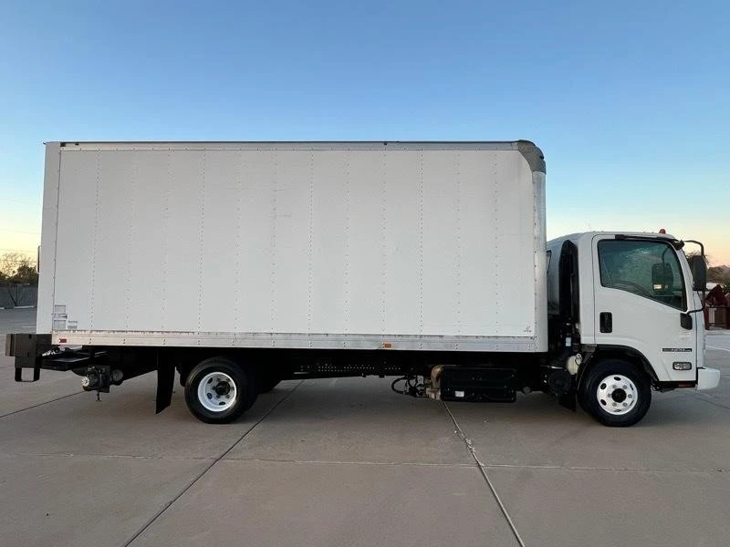 2018 Isuzu Elf - Image 5 of 21