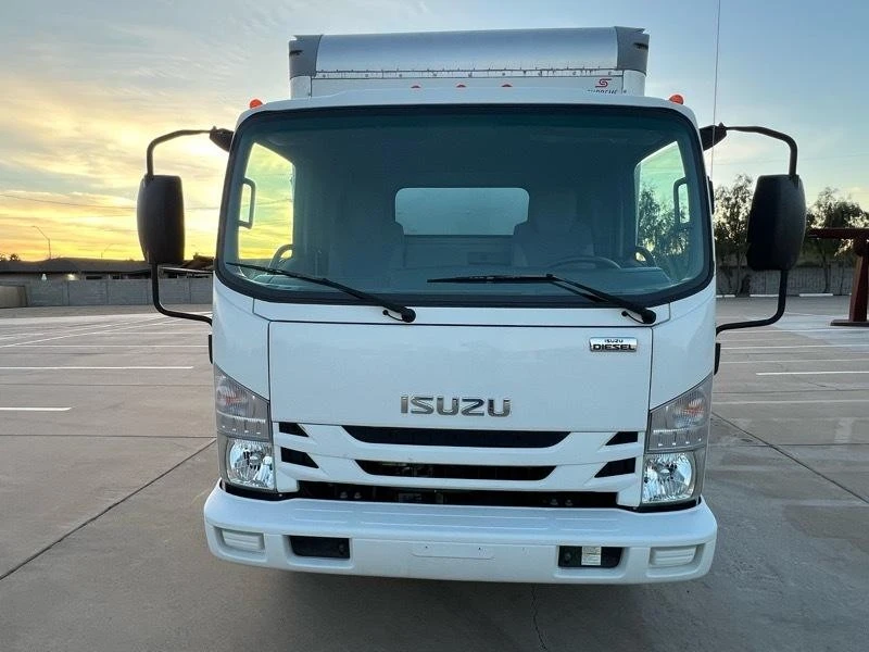 2018 Isuzu Elf - Image 3 of 21