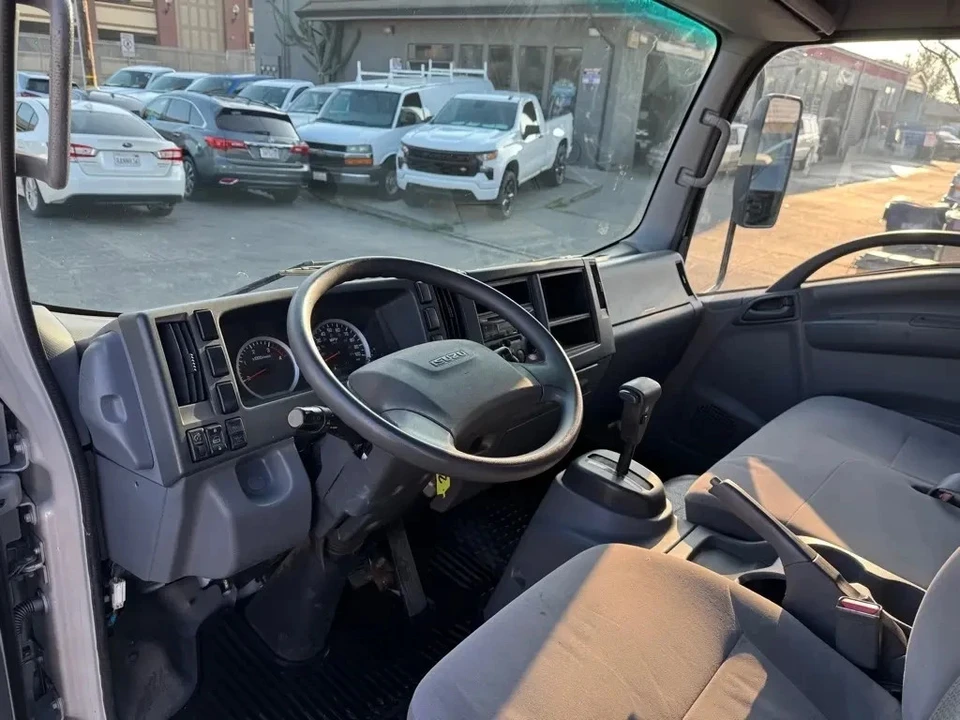 2018 Isuzu Elf - Image 10 of 17