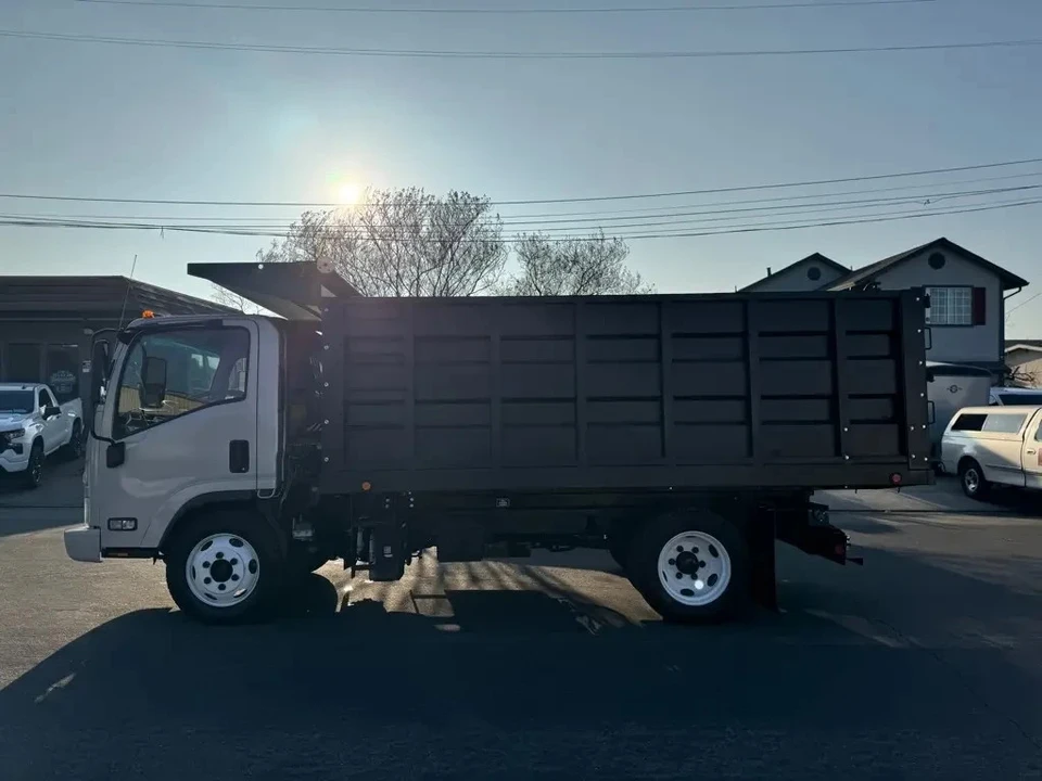 2018 Isuzu Elf - Image 5 of 17