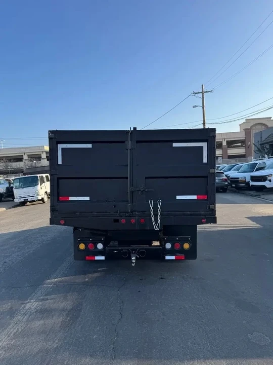 2018 Isuzu Elf - Image 8 of 17