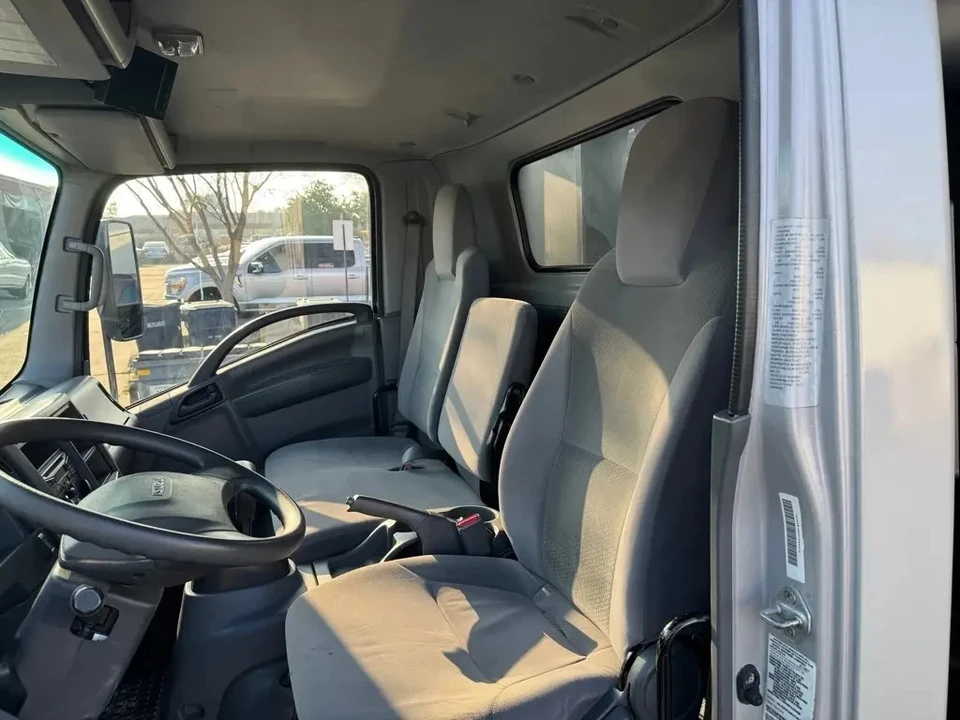 2018 Isuzu Elf - Image 11 of 17