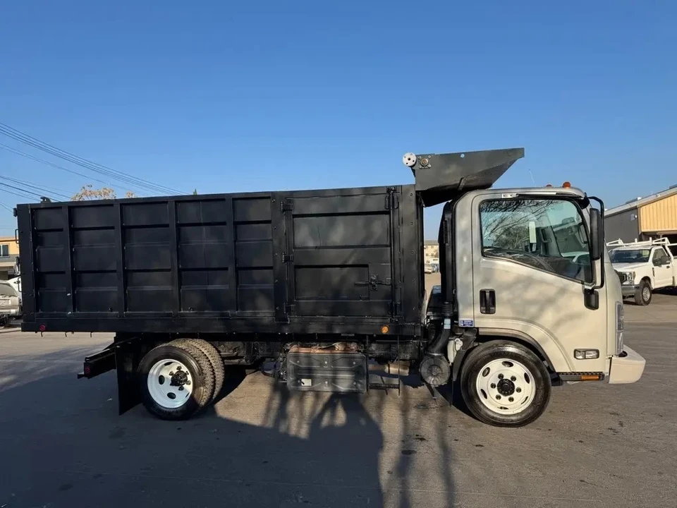 2018 Isuzu Elf - Image 4 of 17