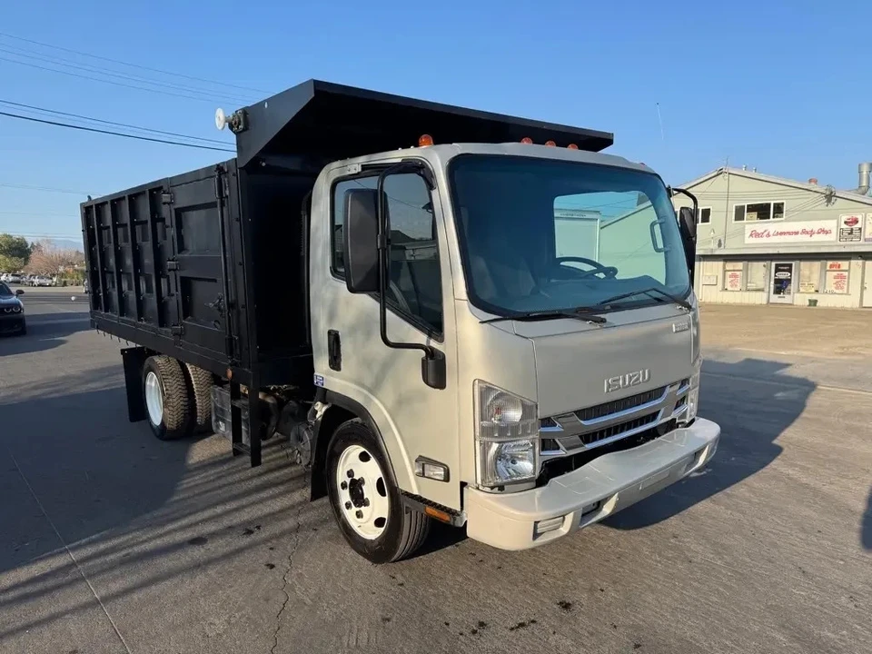 2018 Isuzu Elf - Image 3 of 17