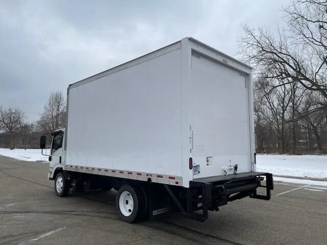 2018 Isuzu Elf - Image 4 of 12