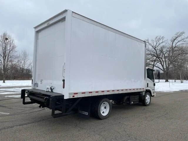 2018 Isuzu Elf - Image 5 of 12