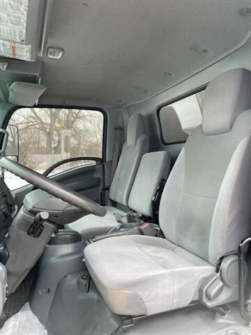 2018 Isuzu Elf - Image 11 of 12
