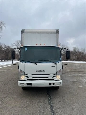 2018 Isuzu Elf - Image 2 of 12