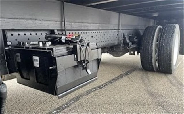 2018 Isuzu Elf - Image 9 of 12