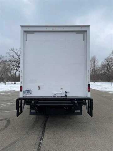2018 Isuzu Elf - Image 6 of 12