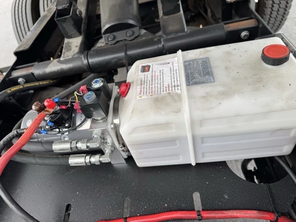 2018 Isuzu Elf - Image 12 of 13