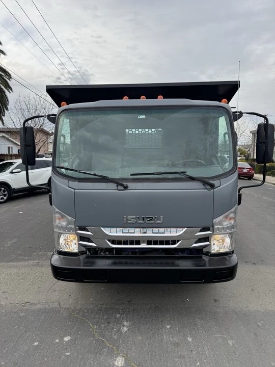 2018 Isuzu Elf - Image 2 of 13