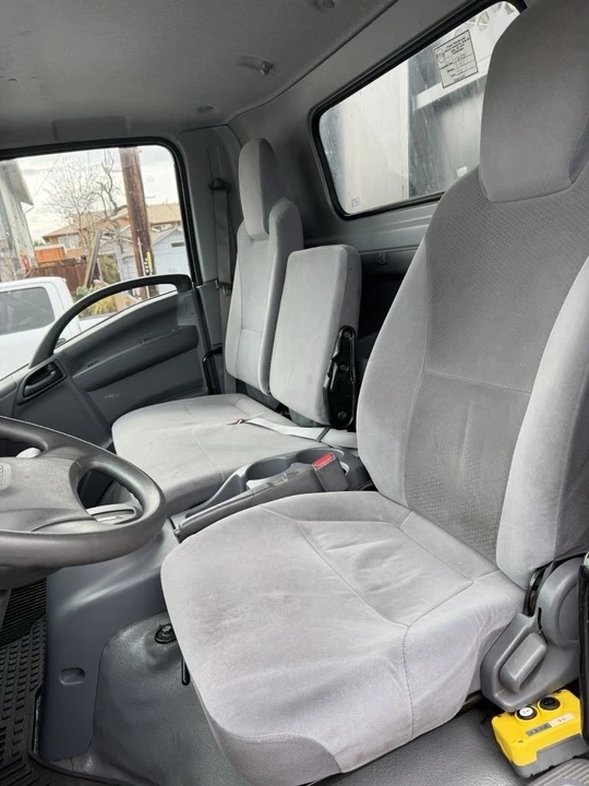 2018 Isuzu Elf - Image 10 of 13