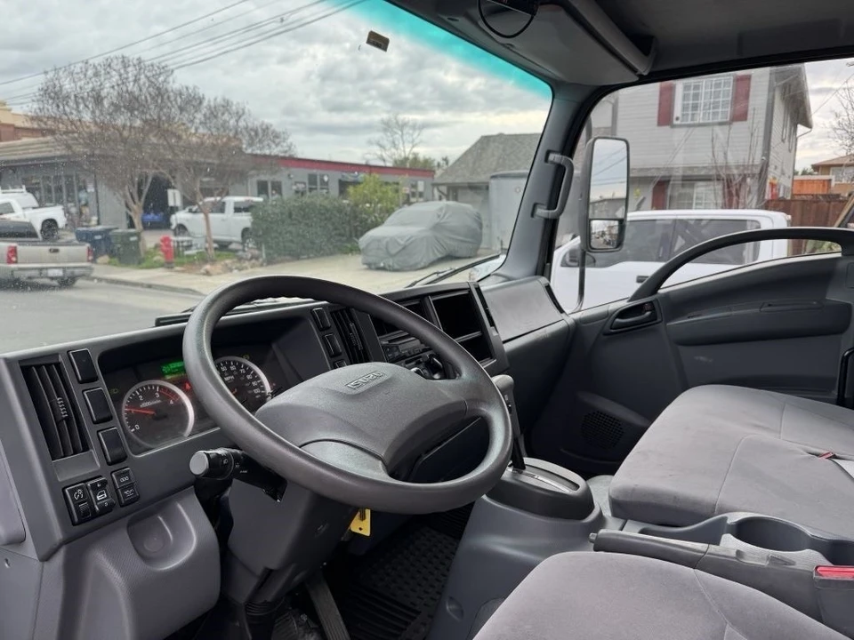 2018 Isuzu Elf - Image 9 of 13