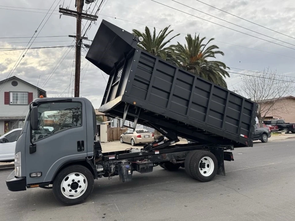 2018 Isuzu Elf - Image 8 of 13