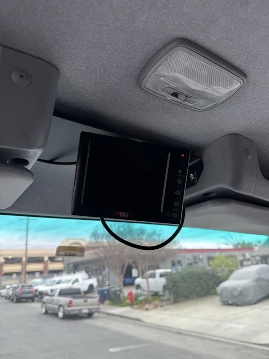 2018 Isuzu Elf - Image 11 of 13