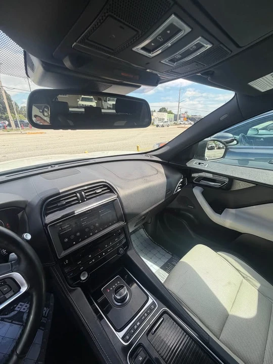 2018 Jaguar F-Pace - Image 8 of 10