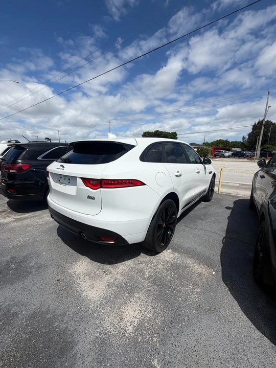 2018 Jaguar F-Pace - Image 3 of 10