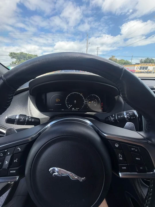 2018 Jaguar F-Pace - Image 6 of 10
