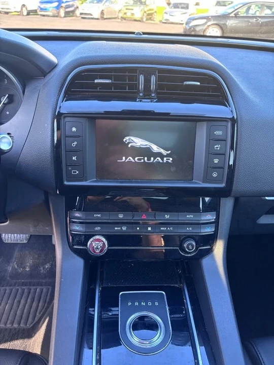 2018 Jaguar F-Pace - Image 16 of 18