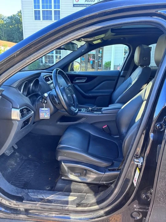 2018 Jaguar F-Pace - Image 9 of 18