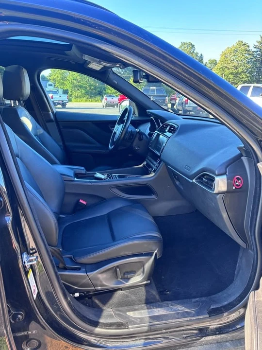 2018 Jaguar F-Pace - Image 11 of 18