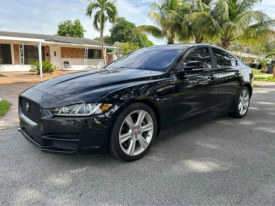 2018 Jaguar XE - Image 3 of 9