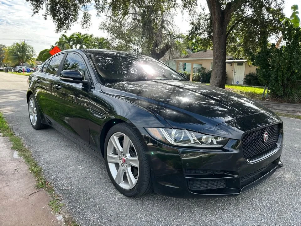 2018 Jaguar XE - Image 2 of 9